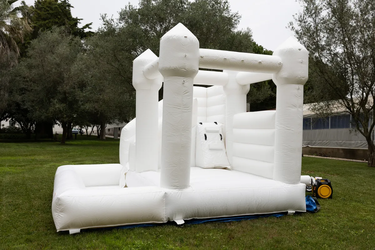 White Castle (photo 4)